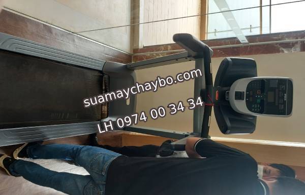 Thợ sửa máy chạy bộ xong khách gọi tới bảo hành chạy mất
